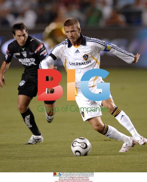 Beckham challenged by Gimenez in SuperLiga match