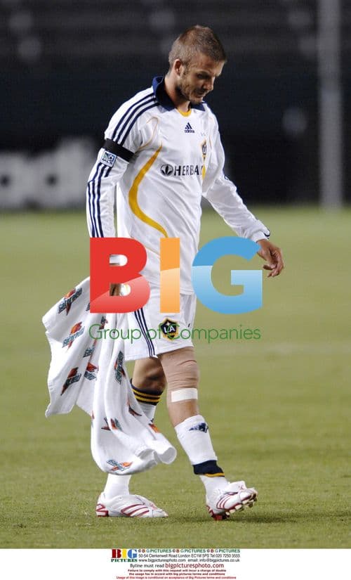 David Beckham leaves field with injury