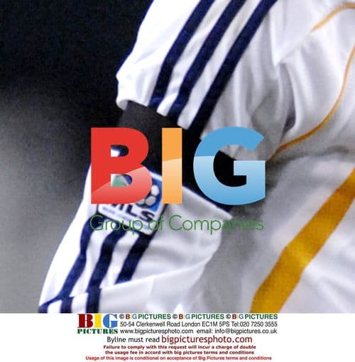 David Beckham leaves field with injury