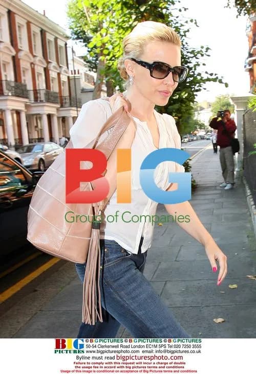 Kylie Minogue Lunches With Friends