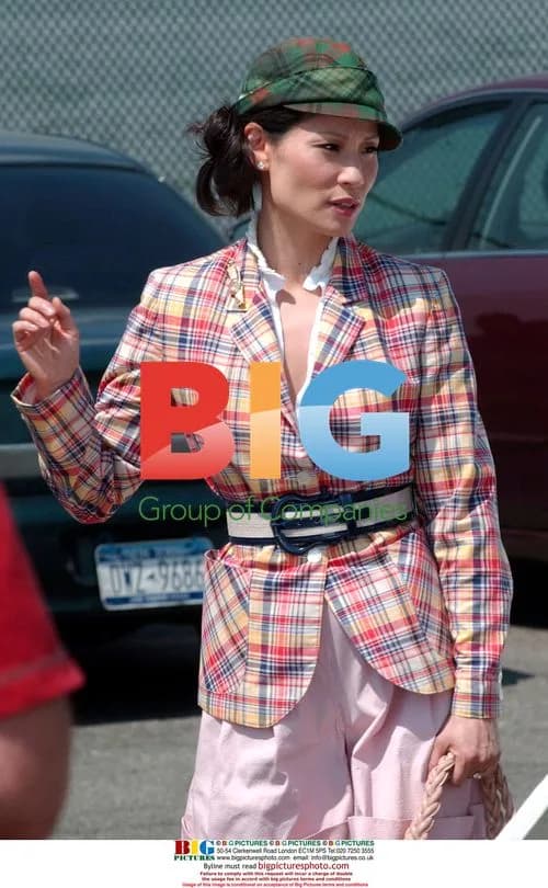 Lucy Liu on set of 'Cashmere Mafia'
