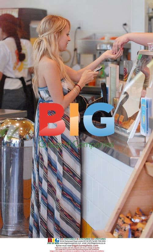 Nicole Richie Stops at Jamba Juice