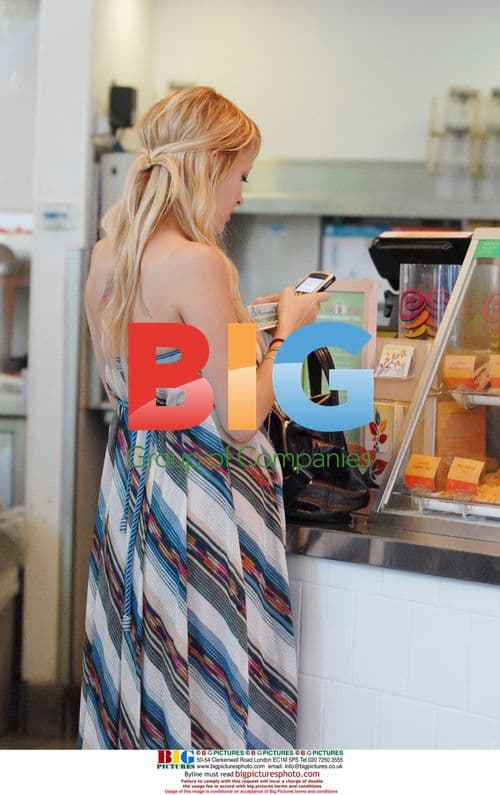 Nicole Richie Stops for Jamba Juice