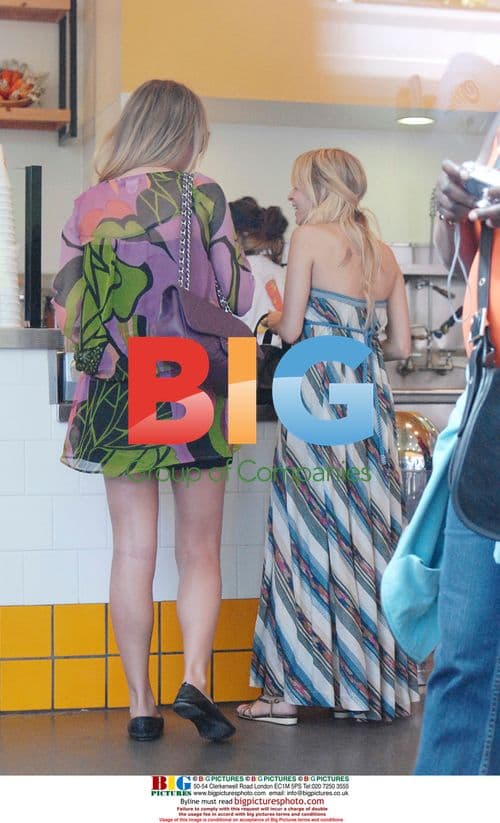 Nicole Richie Grabs Jamba Juice
