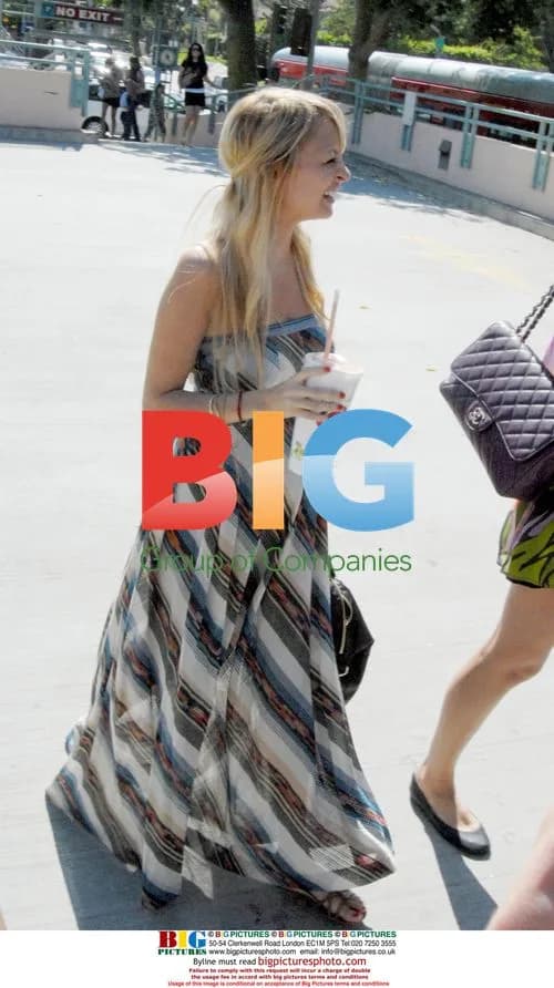 Nicole Richie Stops by Jamba Juice