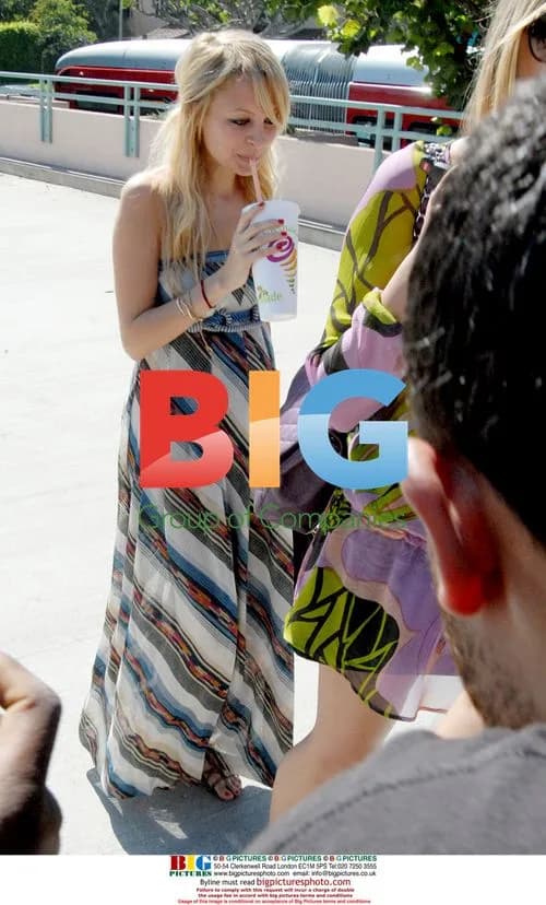 Nicole Richie Visits Jamba Juice