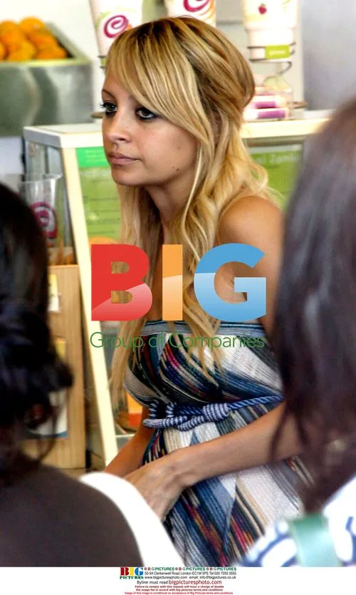 Nicole Richie Enjoys Fruit Juice While Shopping