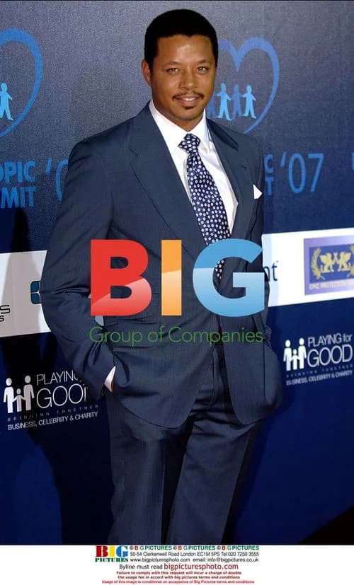 Celebrities Arrive for Poolside Charity Party