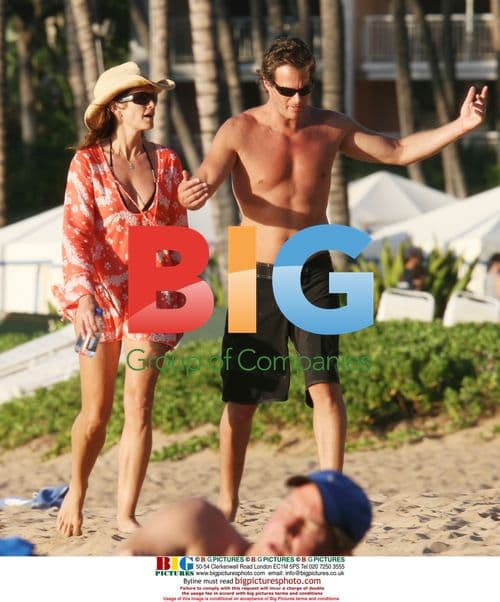 Cindy Crawford and Rande Gerber take beach walk