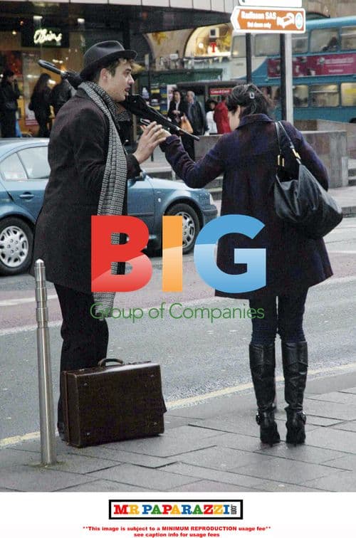 Pete Doherty and Companion Catch Cab in Glasgow