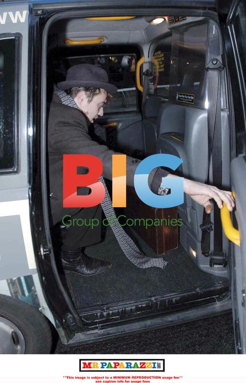 Pete Doherty and Companion Catch Cab in Glasgow