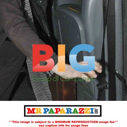 Pete Doherty and Companion Catch Cab in Glasgow