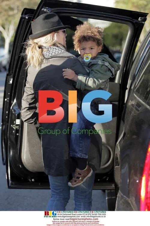 Heidi Klum out shopping with kids