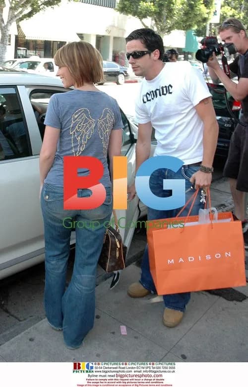 Jennifer Love Hewitt and Ross McCall shopping