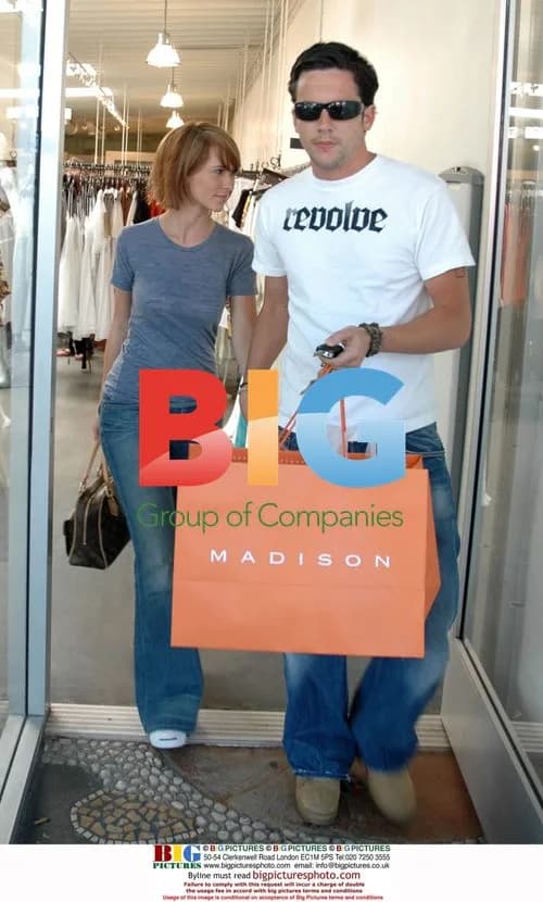 Jennifer Love Hewitt and Ross McCall Shopping