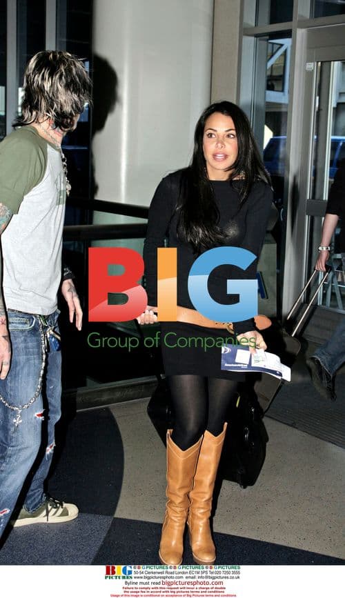 Tommy Lee drops woman at LA airport