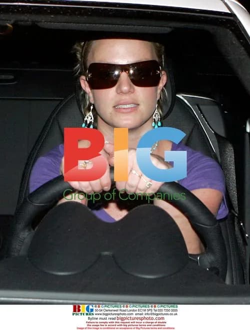 Britney Spears Drives Without Seatbelt