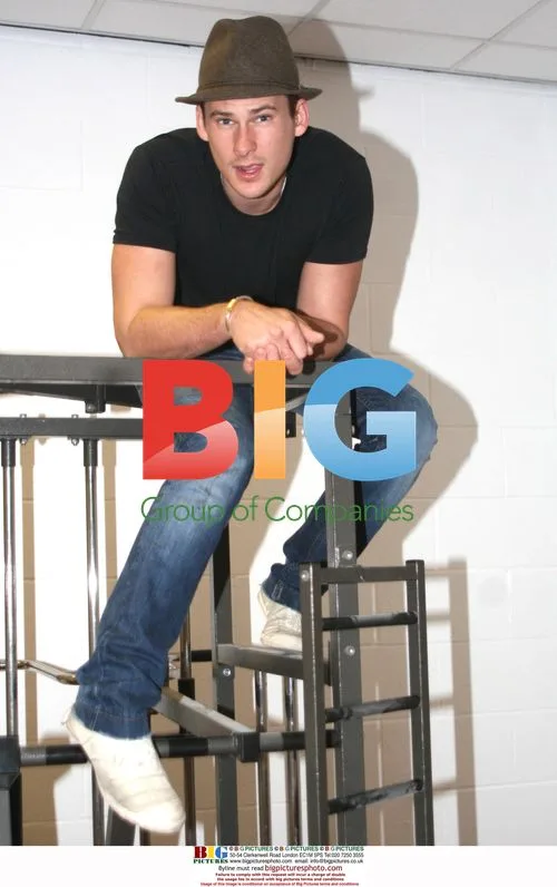 Lee Ryan Performs with Young Voices Choir