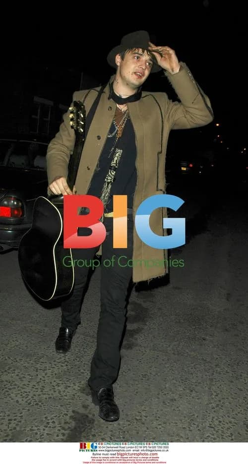 Pete Doherty Visits Amy Winehouse at 4AM