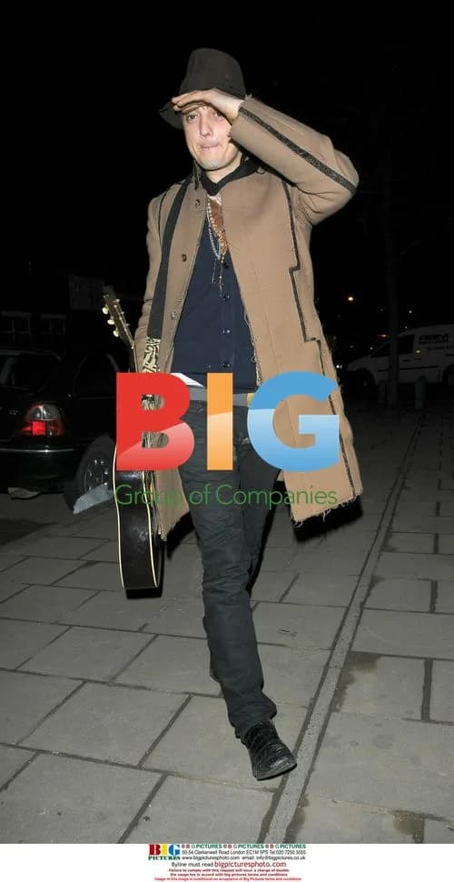 Pete Doherty at Amy Winehouse's house at 4am