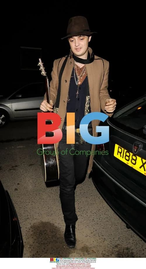 Pete Doherty Visits Amy Winehouse at 4AM