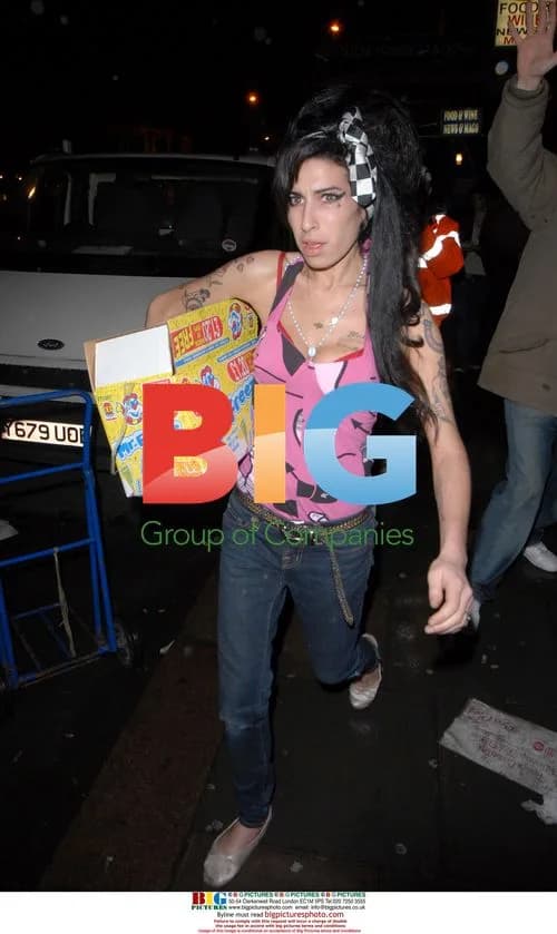 Amy Winehouse out late for lollipops