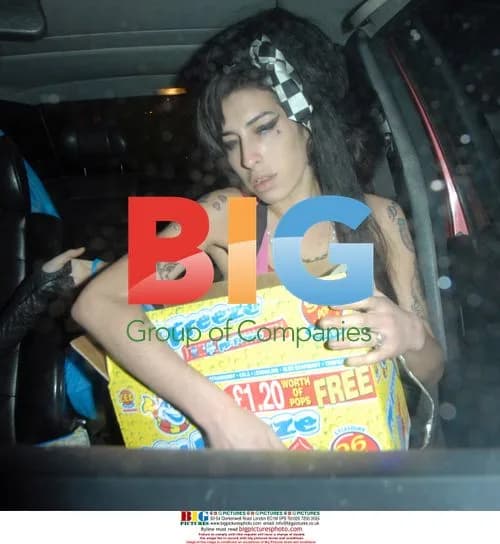 Amy Winehouse out late night for lollies