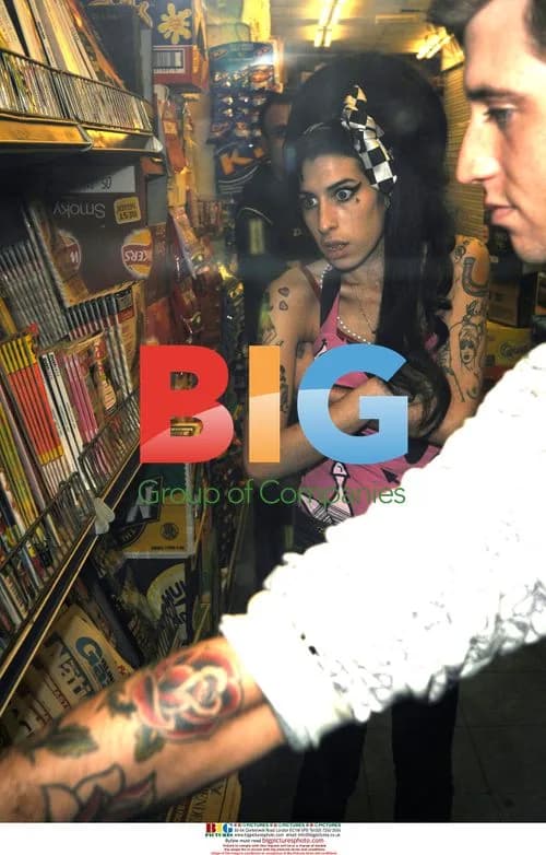Amy Winehouse goes for lollipops