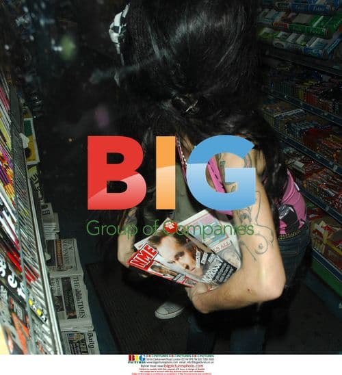 Amy Winehouse out for frozen treats