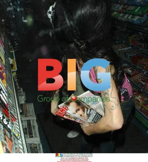 Amy Winehouse out for frozen treats