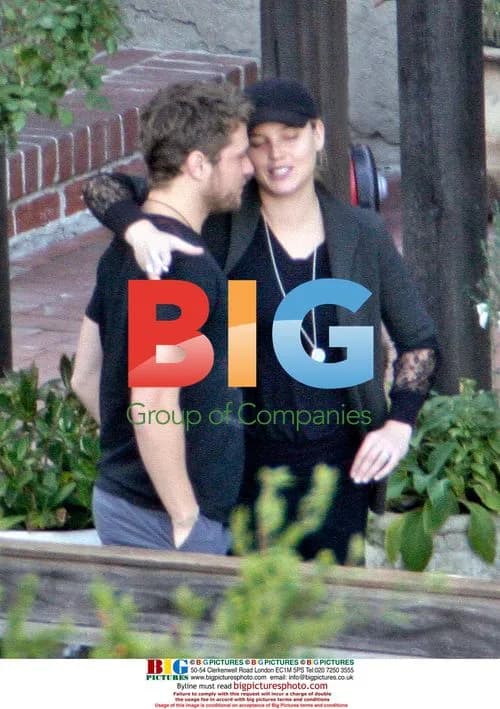 Ryan Phillippe and Abbie Cornish get cozy