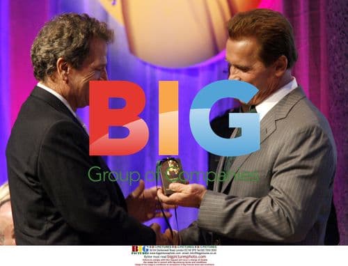 Patrick Wayne accepts Spirit of California Medal