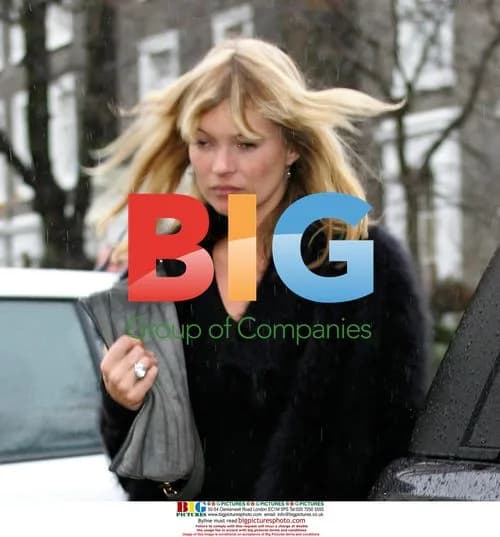 Kate Moss Braves Rain for Breakfast