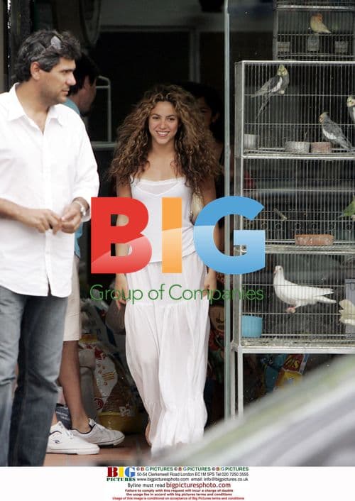Shakira Goes Shopping in Punta del Este