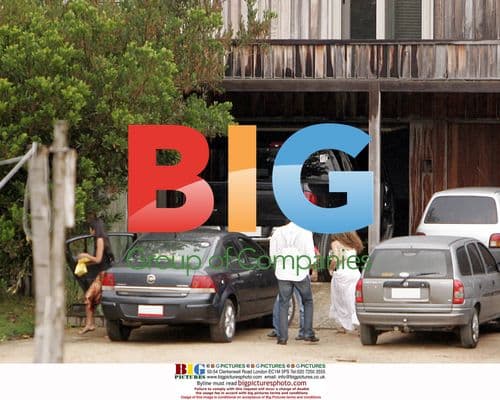 Shakira goes shopping and visits pet shop