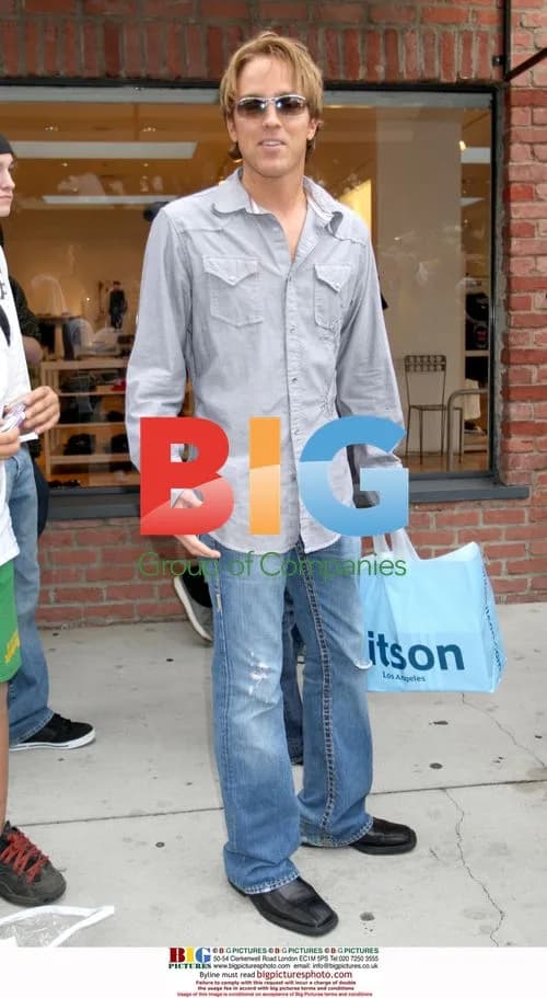 Larry Birkhead's holiday shopping trip