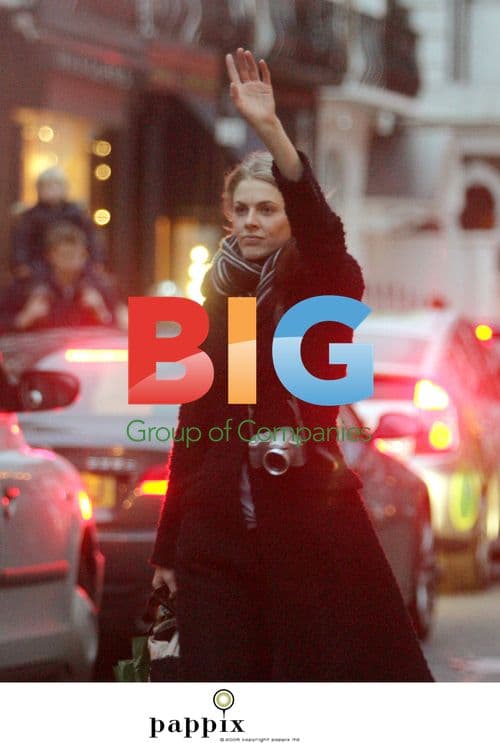 Donna Air Stops Traffic in London