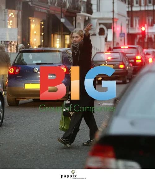 Donna Air Stops Traffic in London