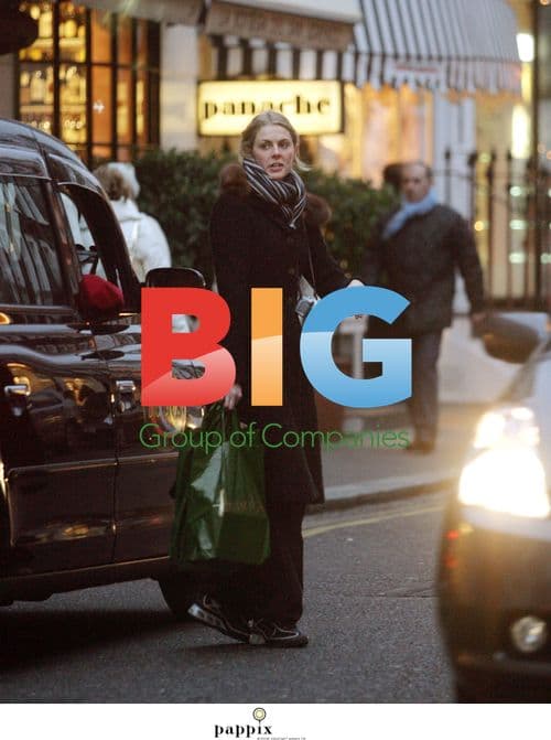 Donna Air Christmas Shopping with Daughter in London