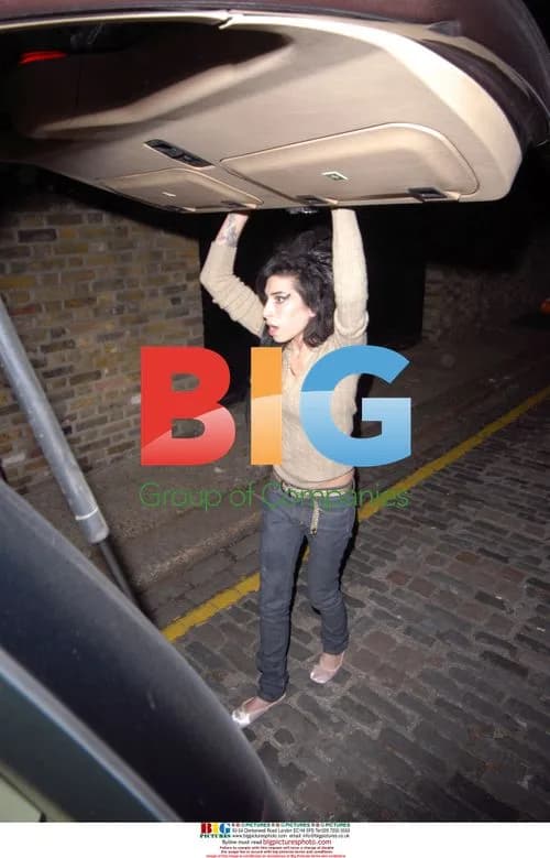 Amy Winehouse leaving home with belongings