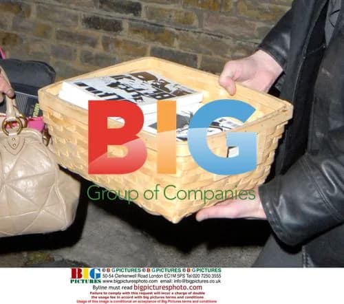 Amy Winehouse Leaving Home with Belongings