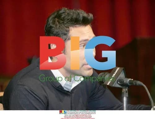 Oscar De La Hoya speaks at press conference