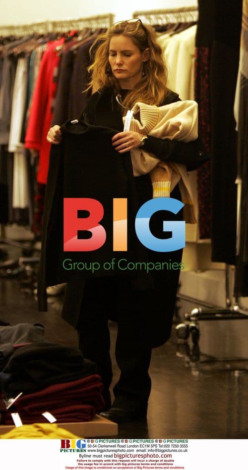 Jennifer Jason Leigh Shopping at Marc Jacobs