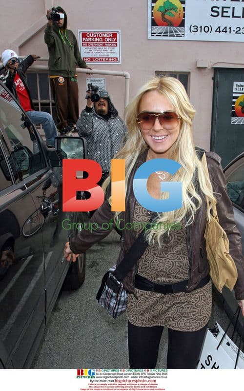 Lindsay Lohan Shopping in LA