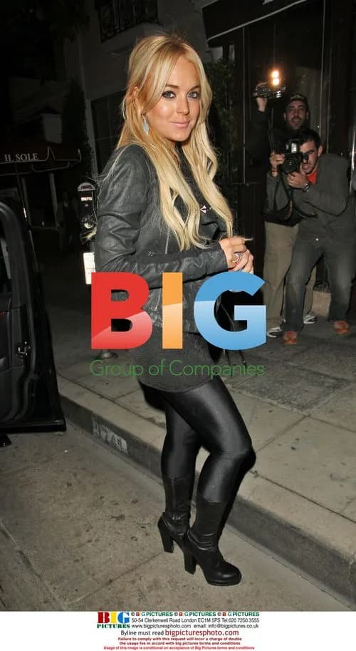 Lindsay Lohan Arrives for Dinner in LA