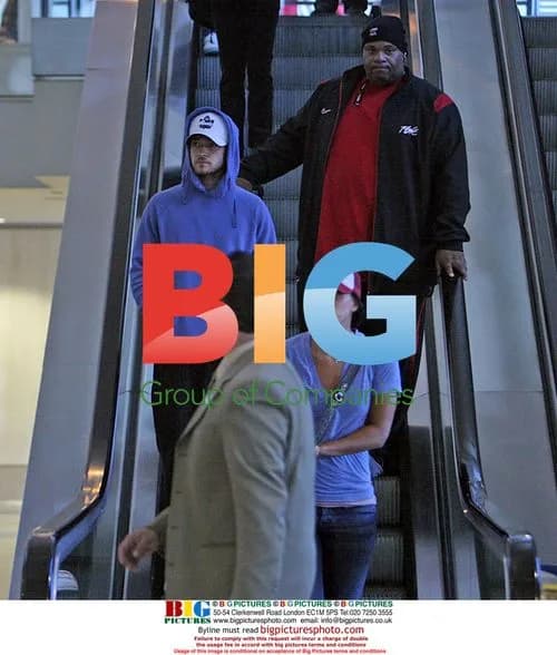 Justin Timberlake at LAX with Bodyguard