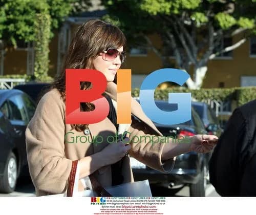 Mandy Moore Shopping at Samy's Camera