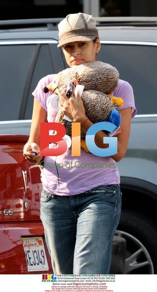Eva Mendes Buys Porcupine Toys