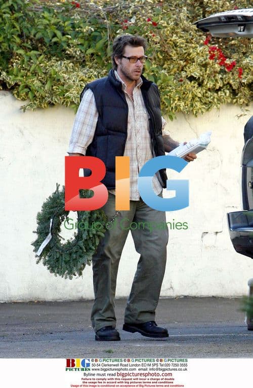 Tori Spelling and family shopping for Christmas tree