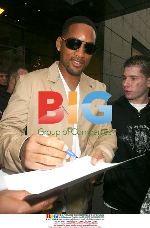 Will Smith signs autographs leaving Regis & Kelly show